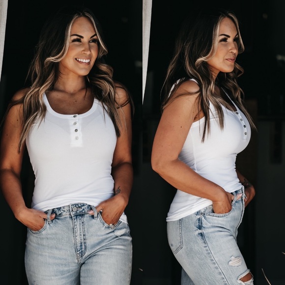 Tops - Basic button white ribbed tank top